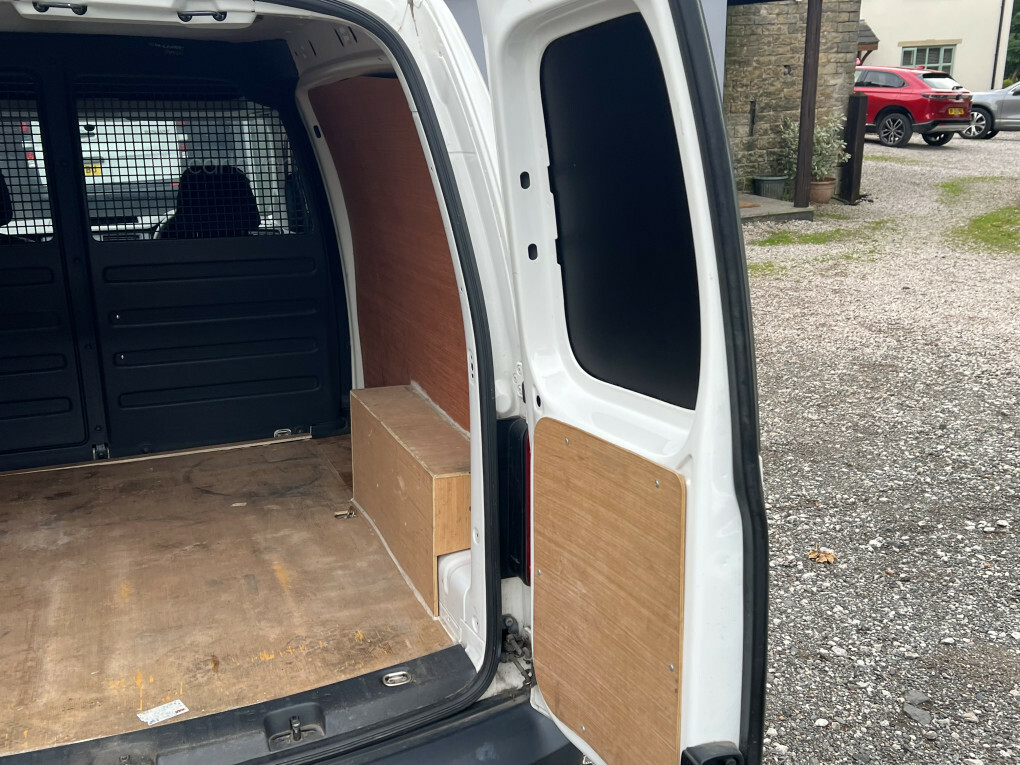 Volkswagen Caddy Startline White #9