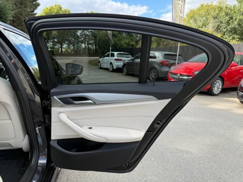 BMW 5 Series Saloon Grey #28