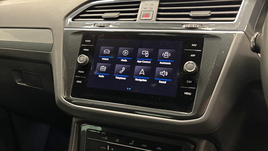 Volkswagen Tiguan Active Black #7