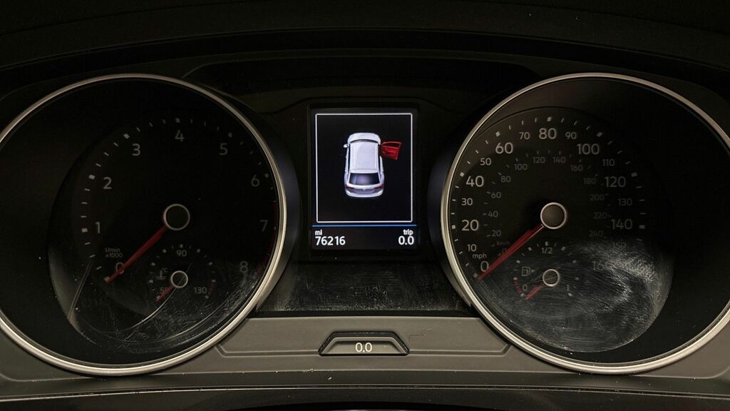 Volkswagen Tiguan Active Black #8