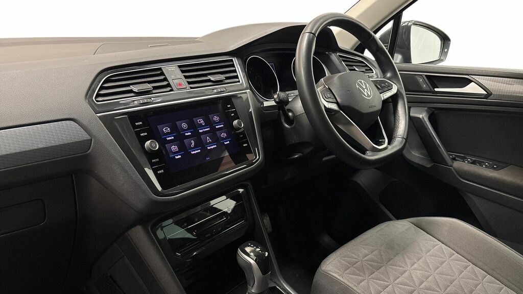Volkswagen Tiguan Active Black #3