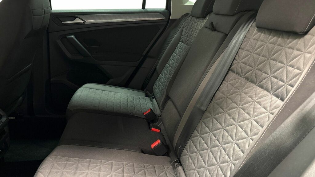 Volkswagen Tiguan Active Black #6