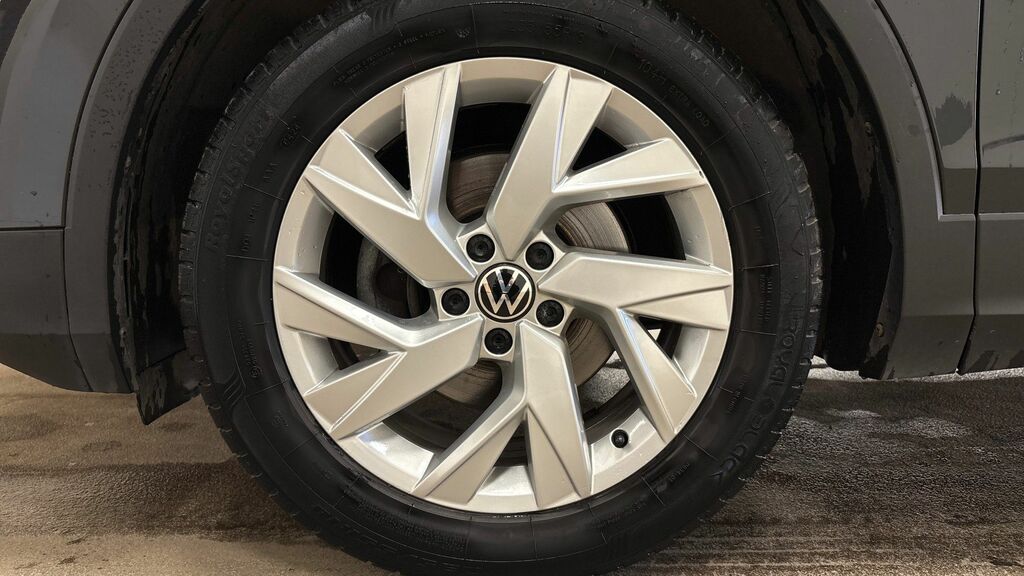 Volkswagen Tiguan Active Black #4