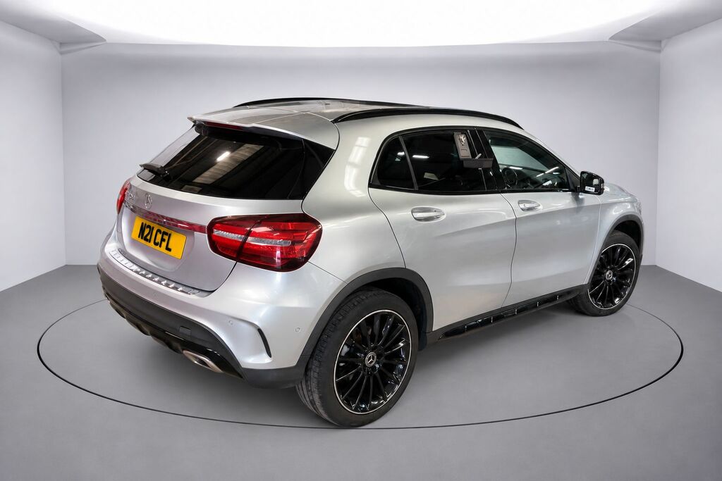 Mercedes-Benz GLA Class Gla 180 Urban Edition Black #1