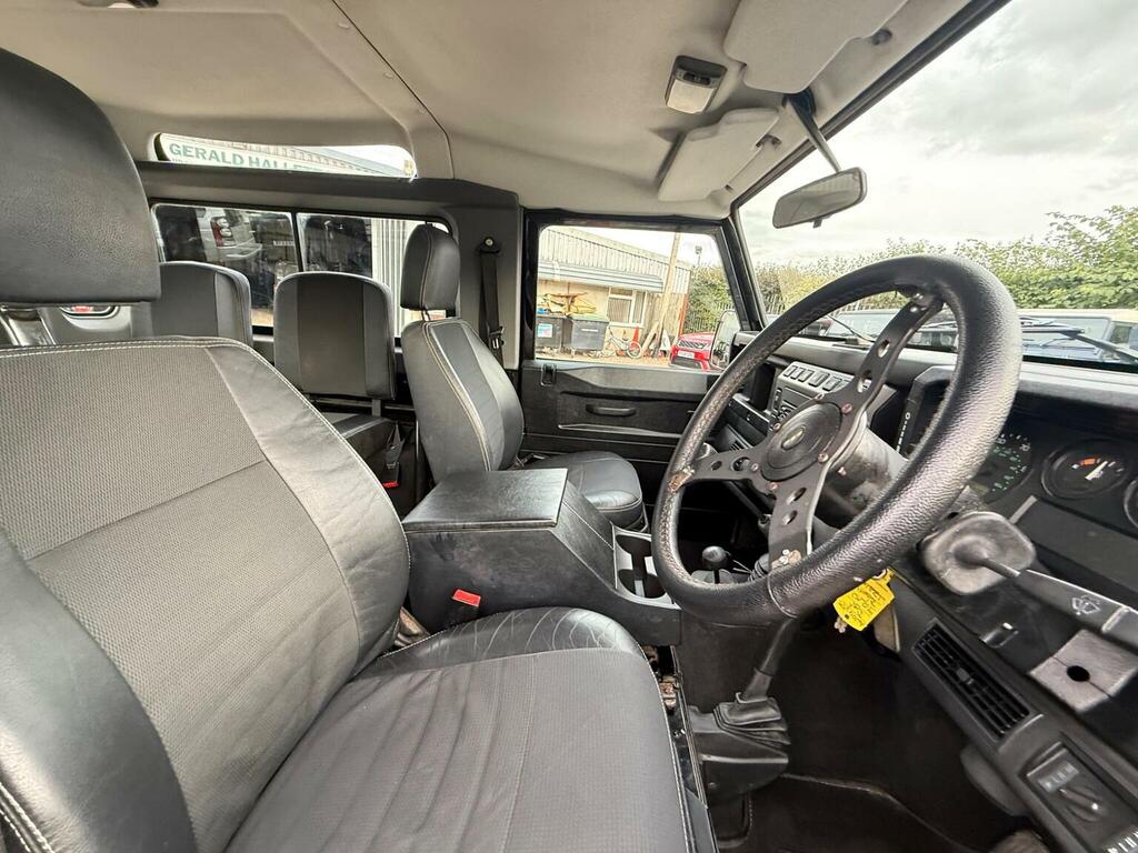 Land Rover Defender 90 County Red #16