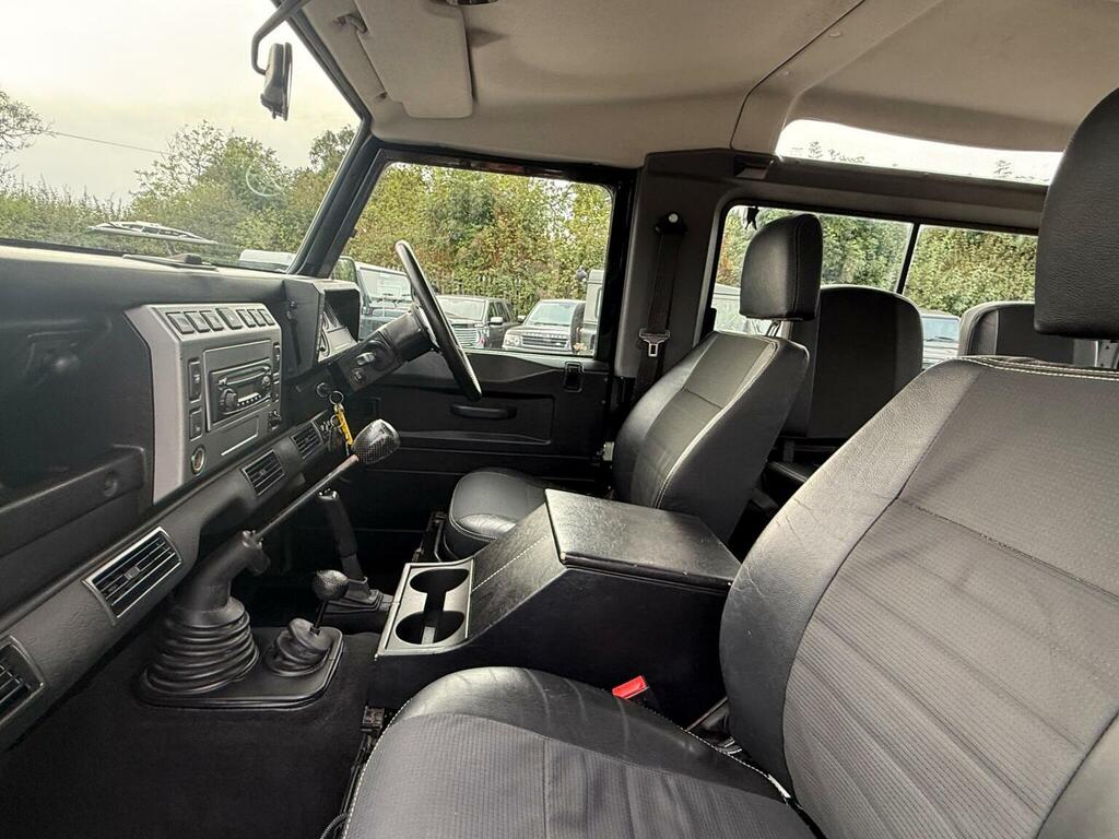 Land Rover Defender 90 County Red #26