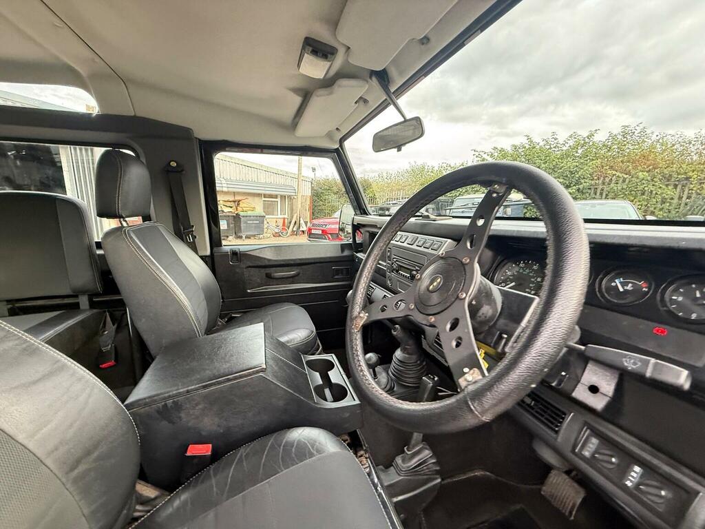 Land Rover Defender 90 County Red #17