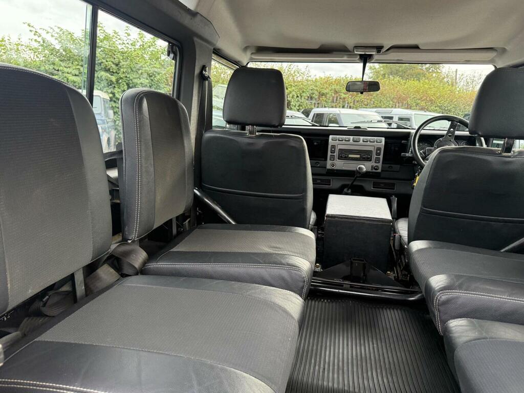 Land Rover Defender 90 County Red #20