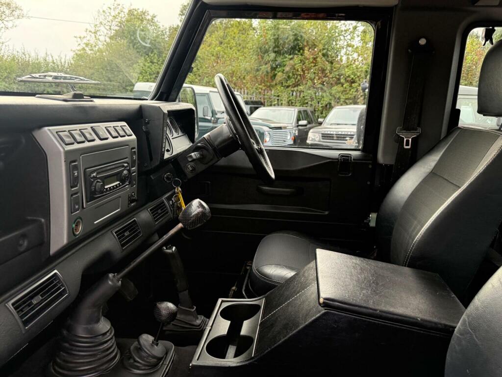 Land Rover Defender 90 County Red #25