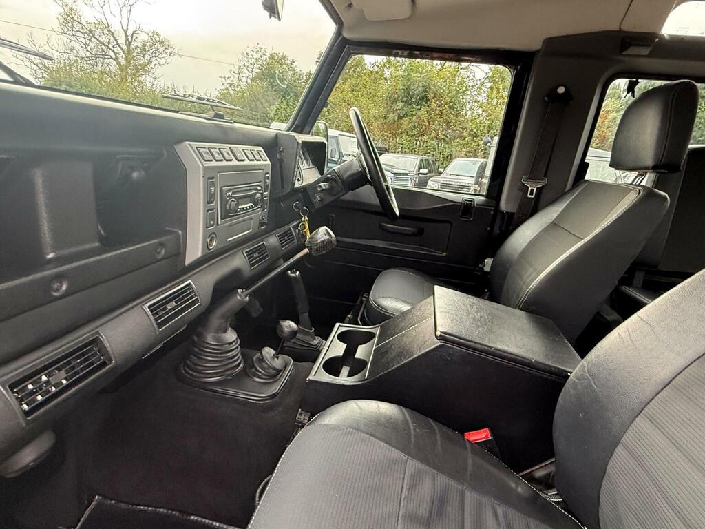 Land Rover Defender 90 County Red #23