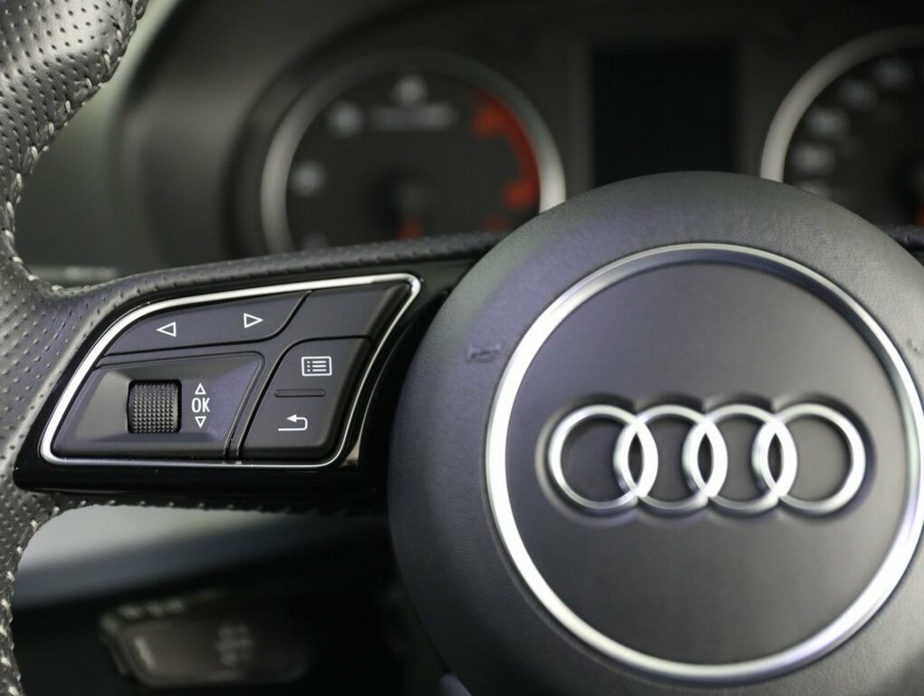 Audi Q2 1L Sport Grey #19