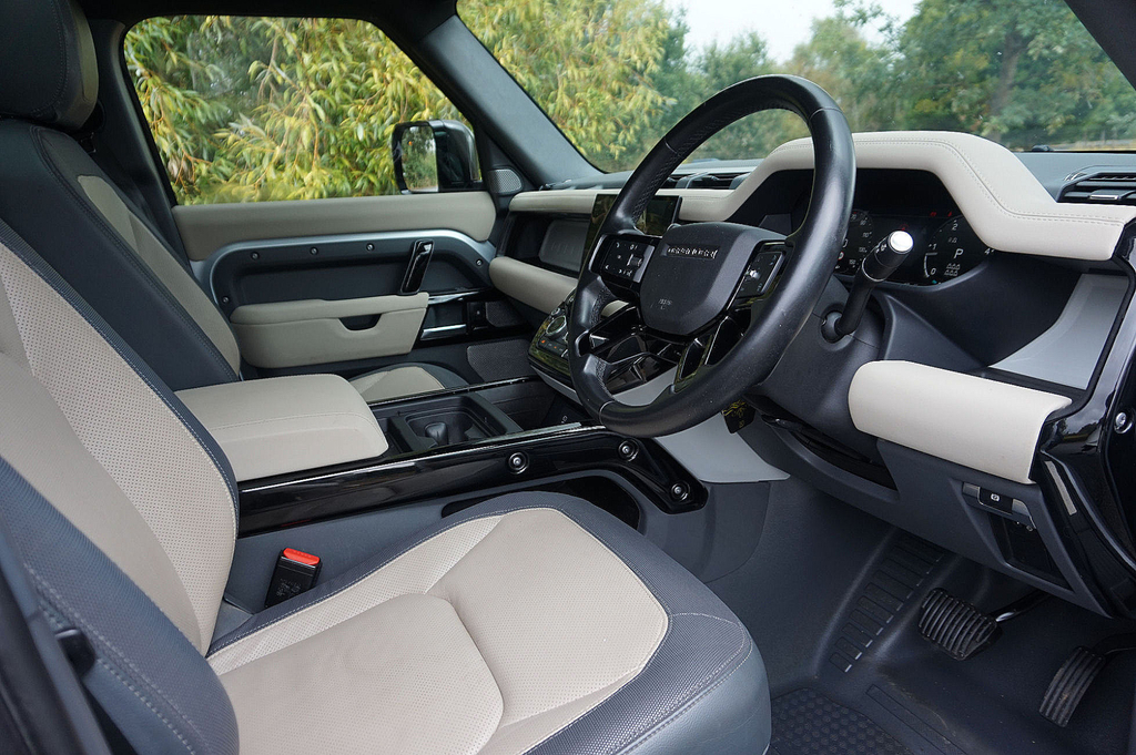 Land Rover Defender Estate Black #6