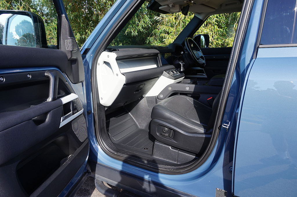 Land Rover Defender D200 90 Grey #24