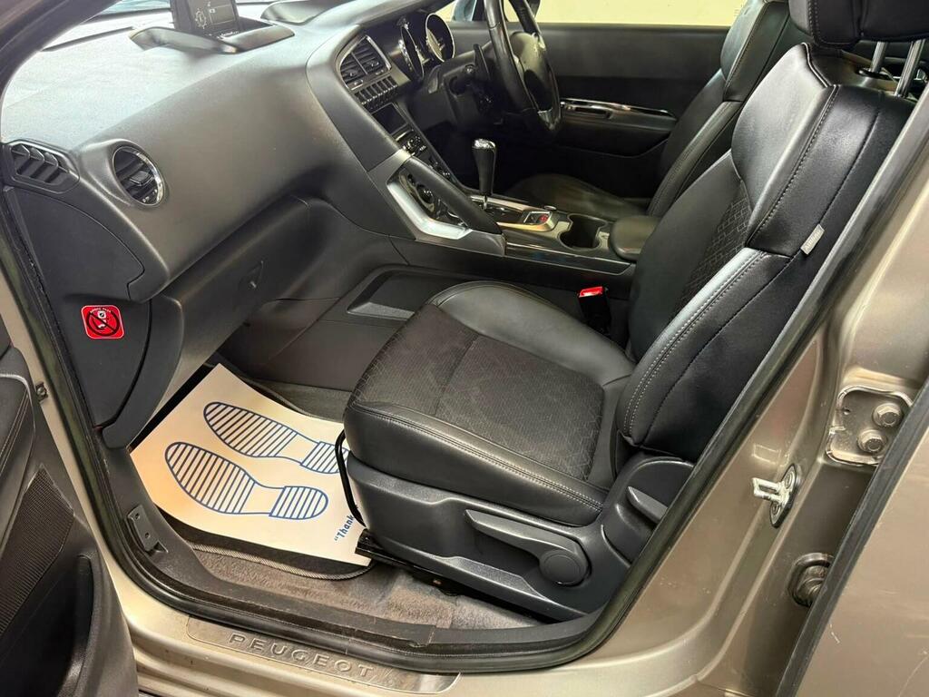 Peugeot 3008 Hatchback White #23
