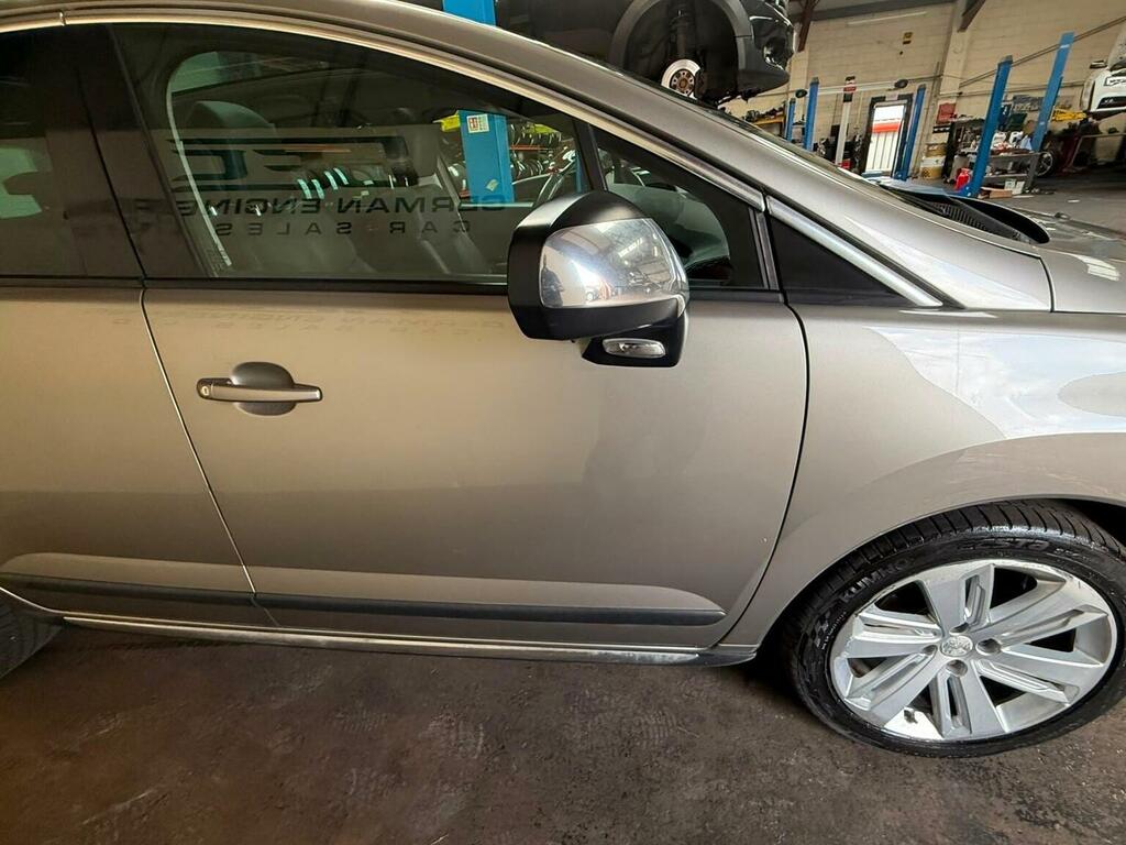 Peugeot 3008 Hatchback White #33