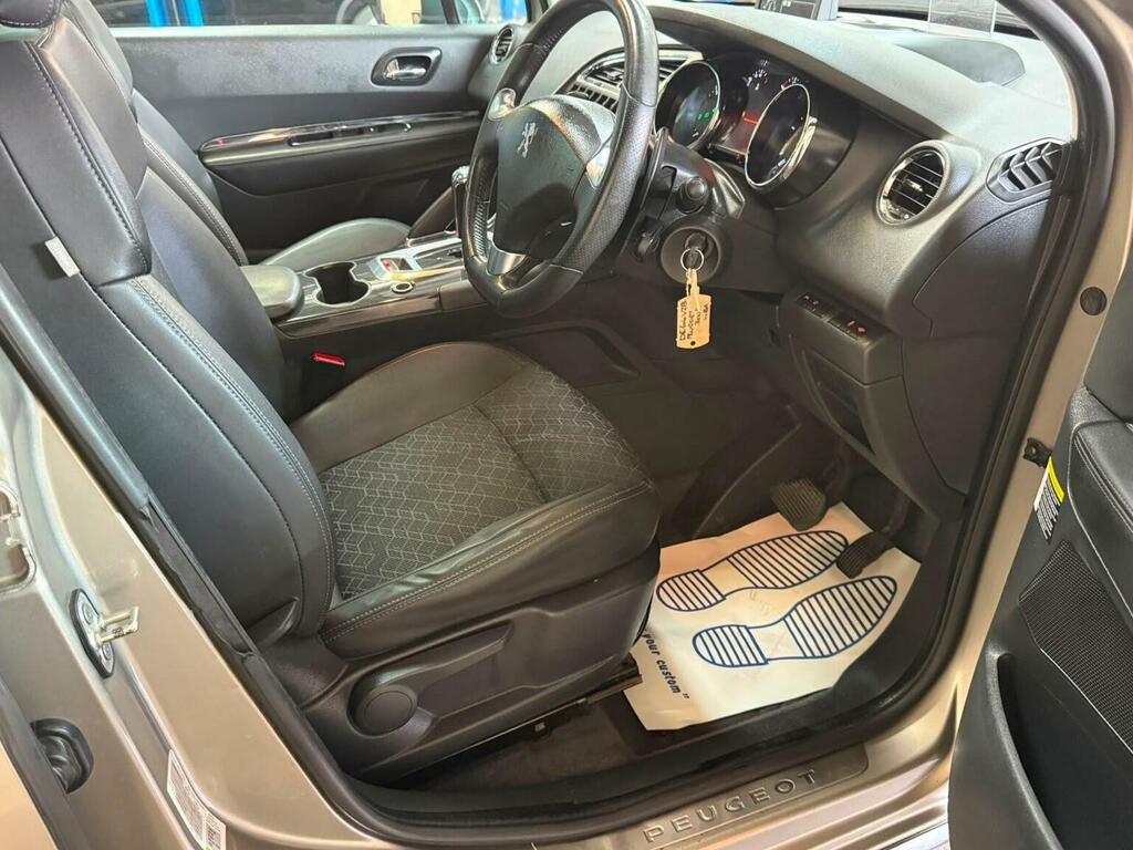 Peugeot 3008 Hatchback White #44