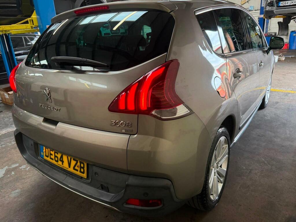 Peugeot 3008 Hatchback White #13