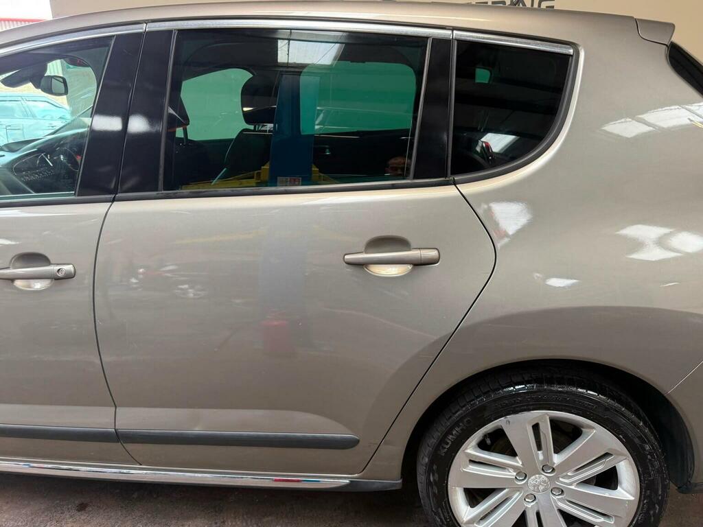 Peugeot 3008 Hatchback White #8