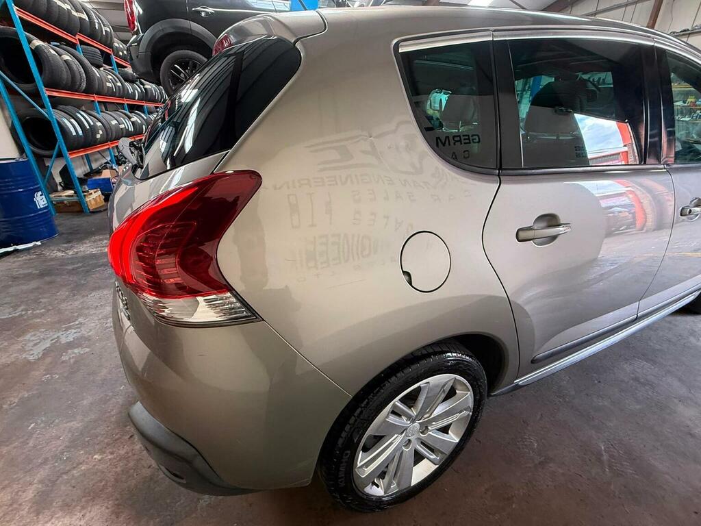 Peugeot 3008 Hatchback White #31