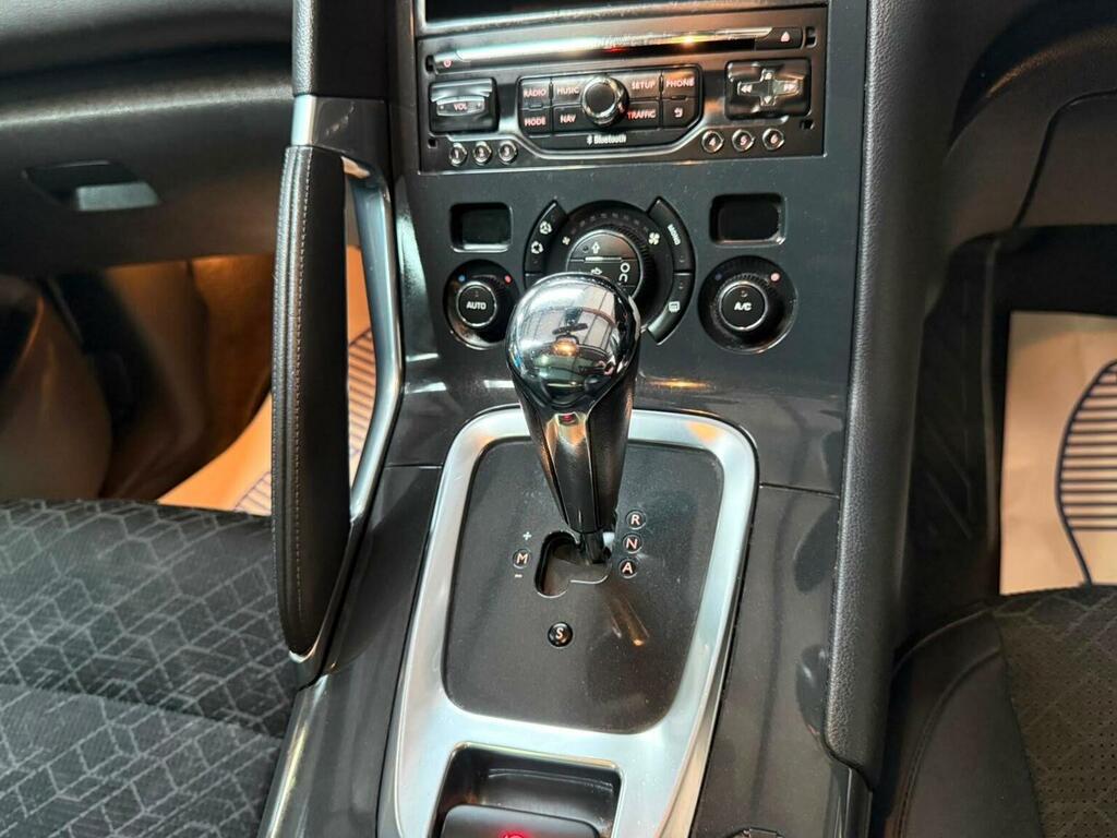 Peugeot 3008 Hatchback White #34