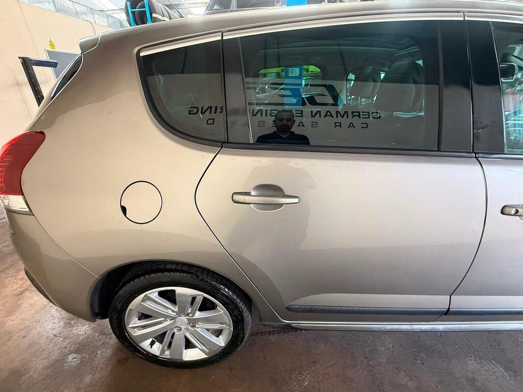 Peugeot 3008 Hatchback White #28