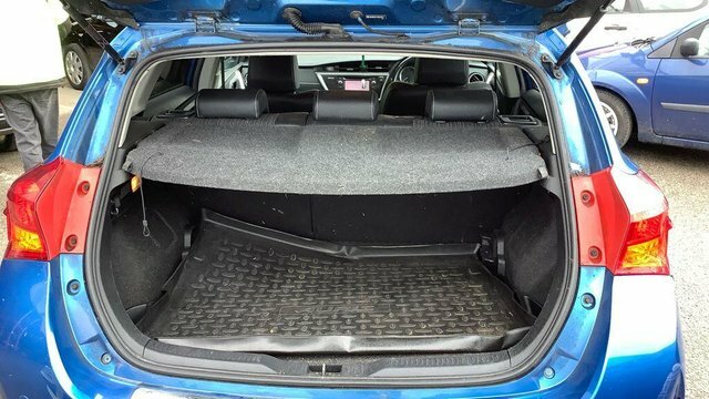 Toyota Auris Hatchback White #7