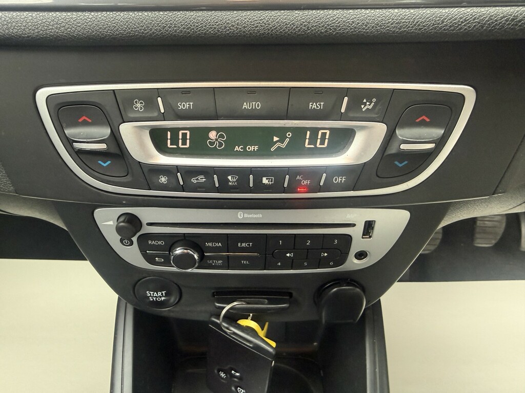 Renault Megane Convertible White #14