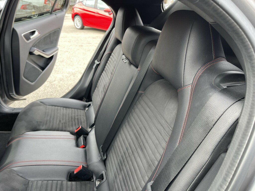 Mercedes-Benz GLA Class Gla 220 D Blue #28