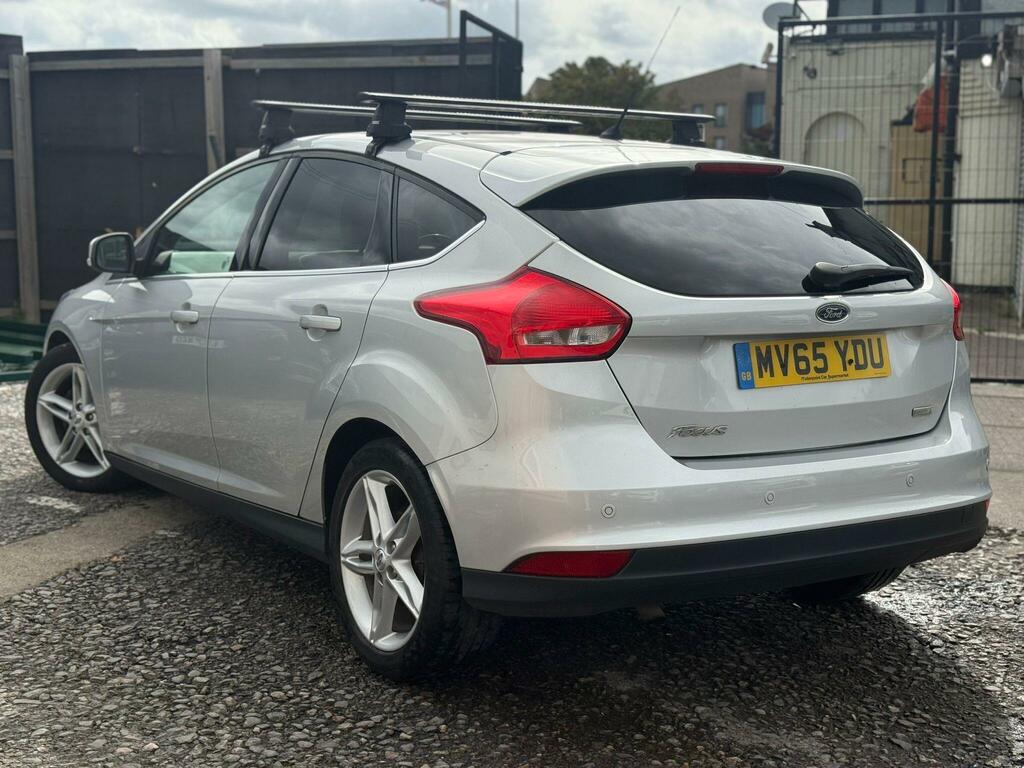 Ford Focus Zetec Black #4