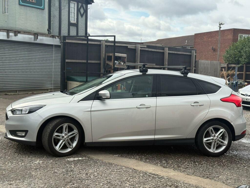 Ford Focus Zetec Black #5
