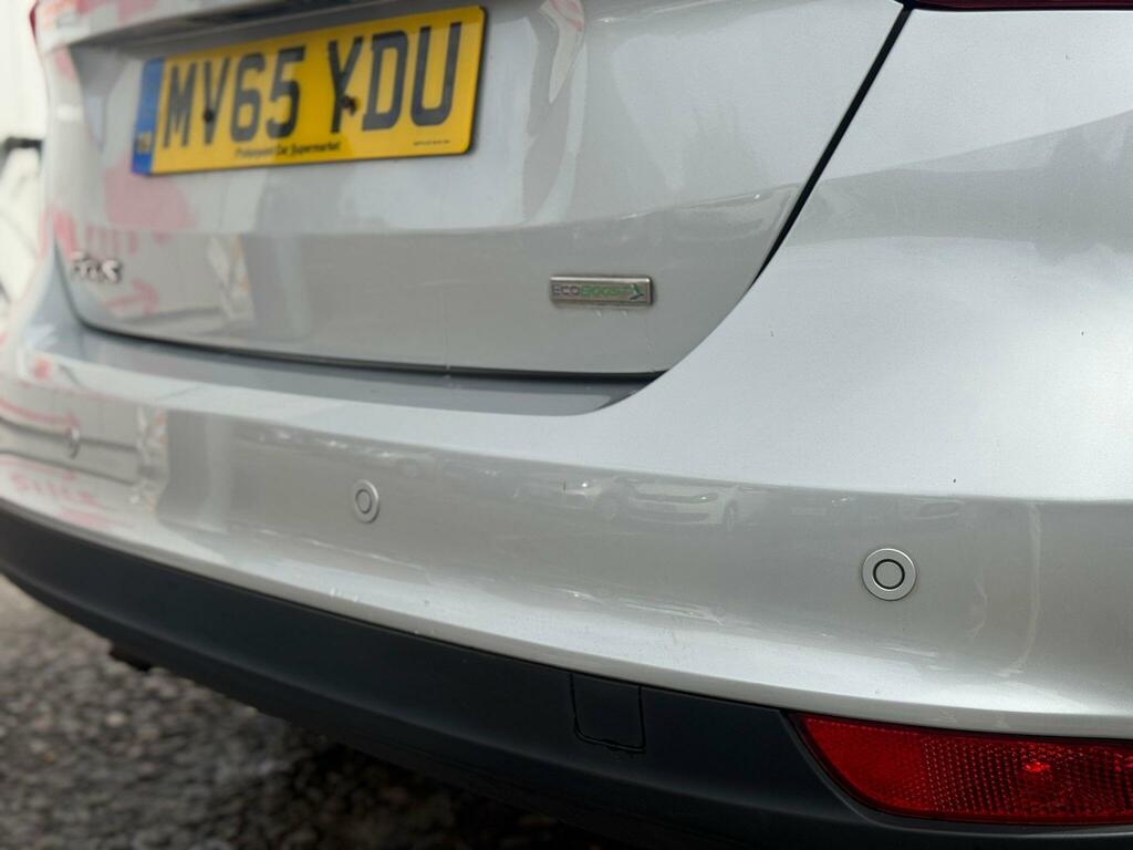 Ford Focus Zetec Black #6