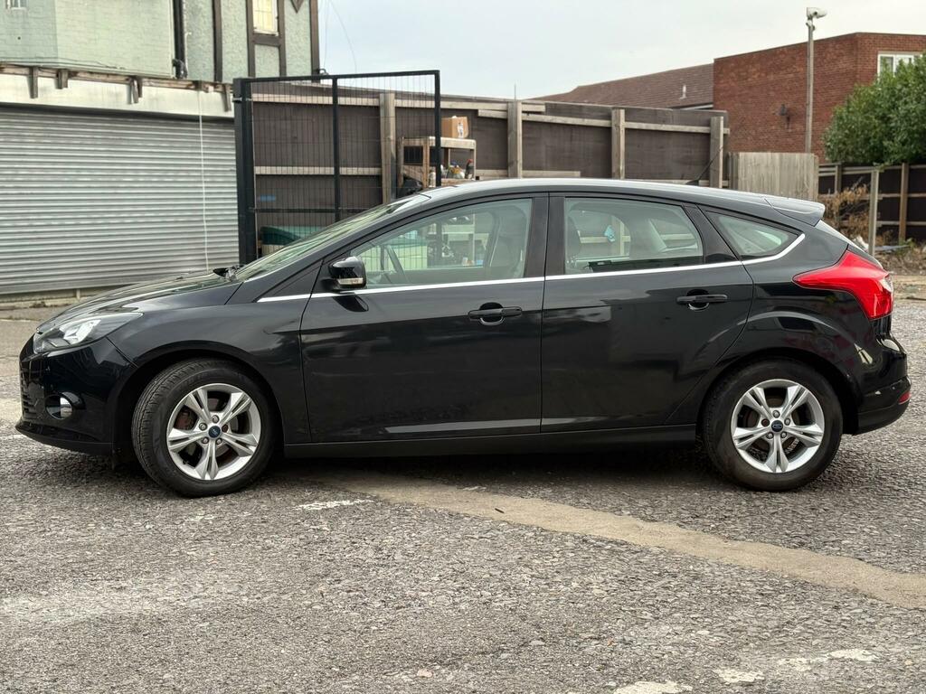 Ford Focus Zetec Black #4