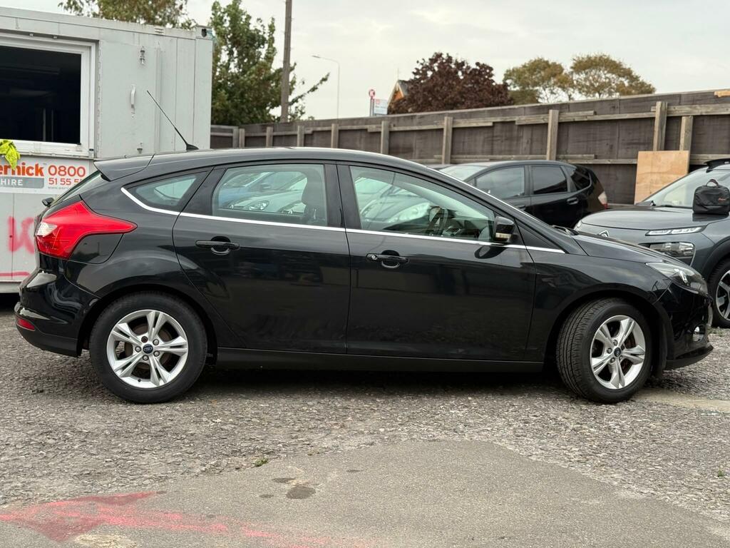 Ford Focus Zetec Black #6