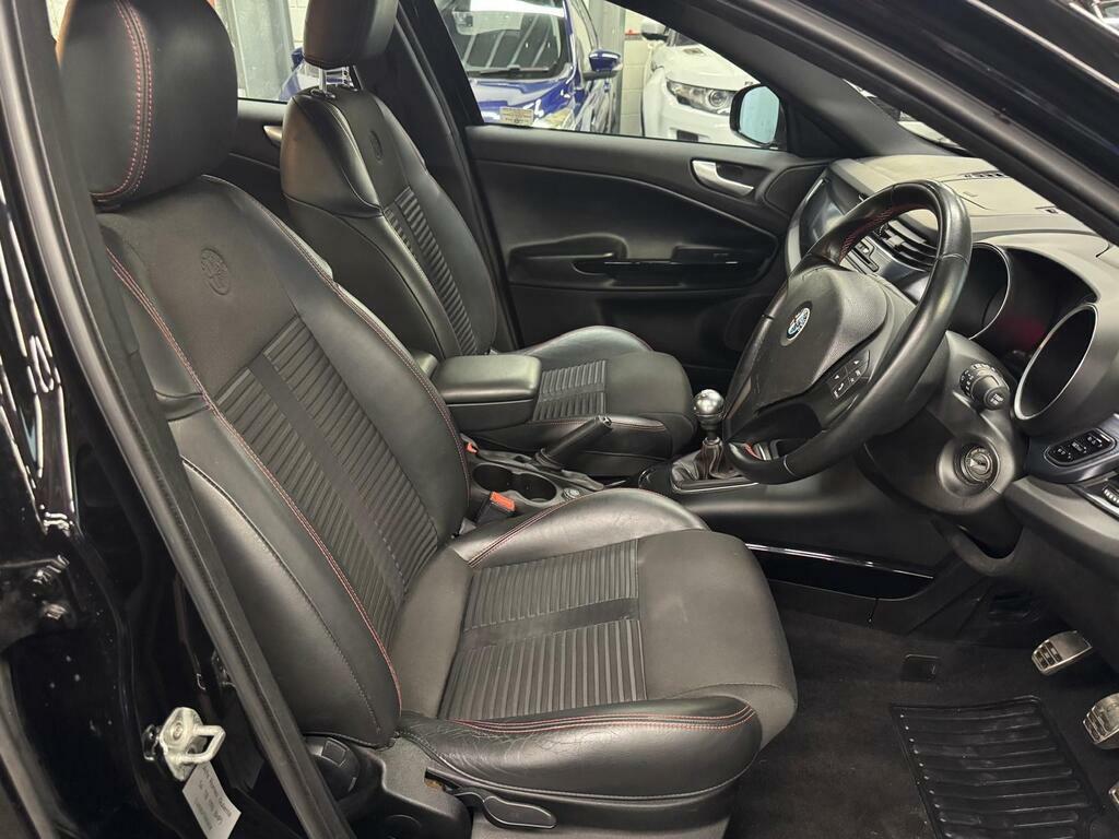 Alfa Romeo Giulietta Hatchback Red #11