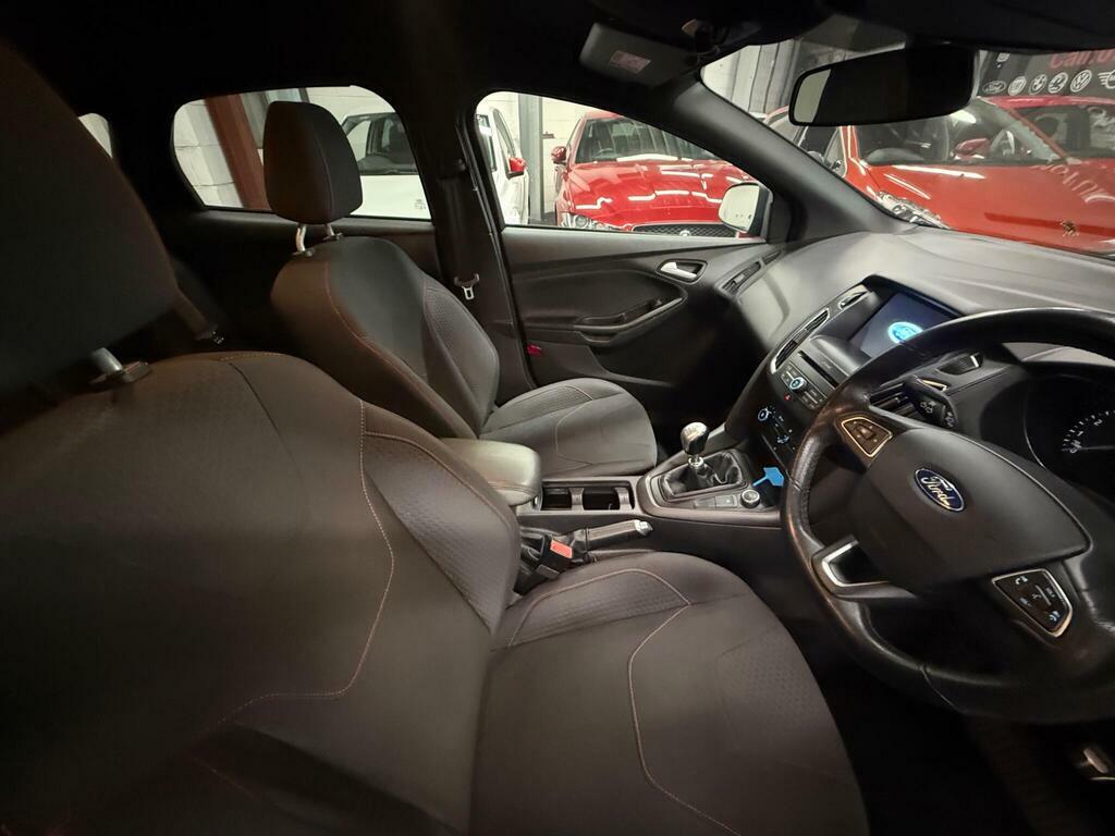 Ford Focus 1.5 Tdci 120 St-line Navigation Appearance Pack White #9