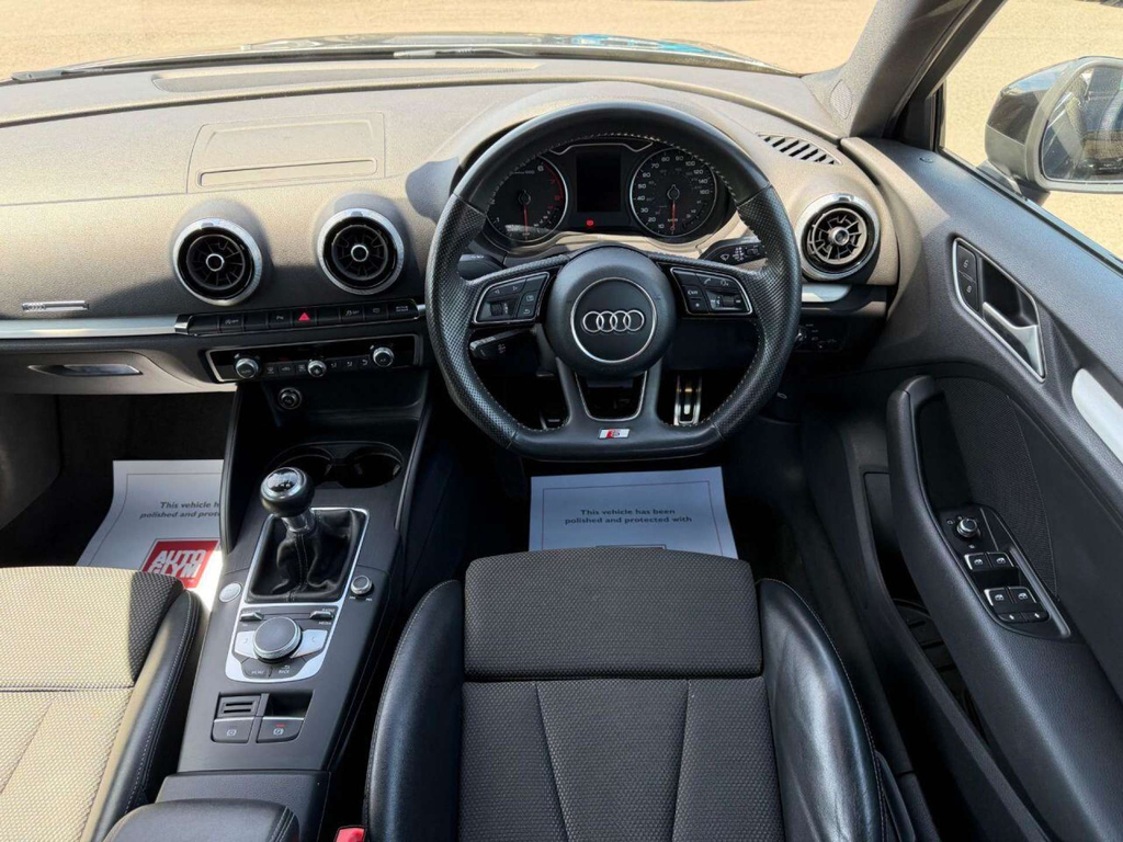 Audi A3 Tfsi Cod 35 Black Edition Sportback YW19UUT Black #2