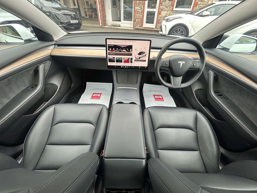 Tesla Model 3 Saloon Rwd White #5