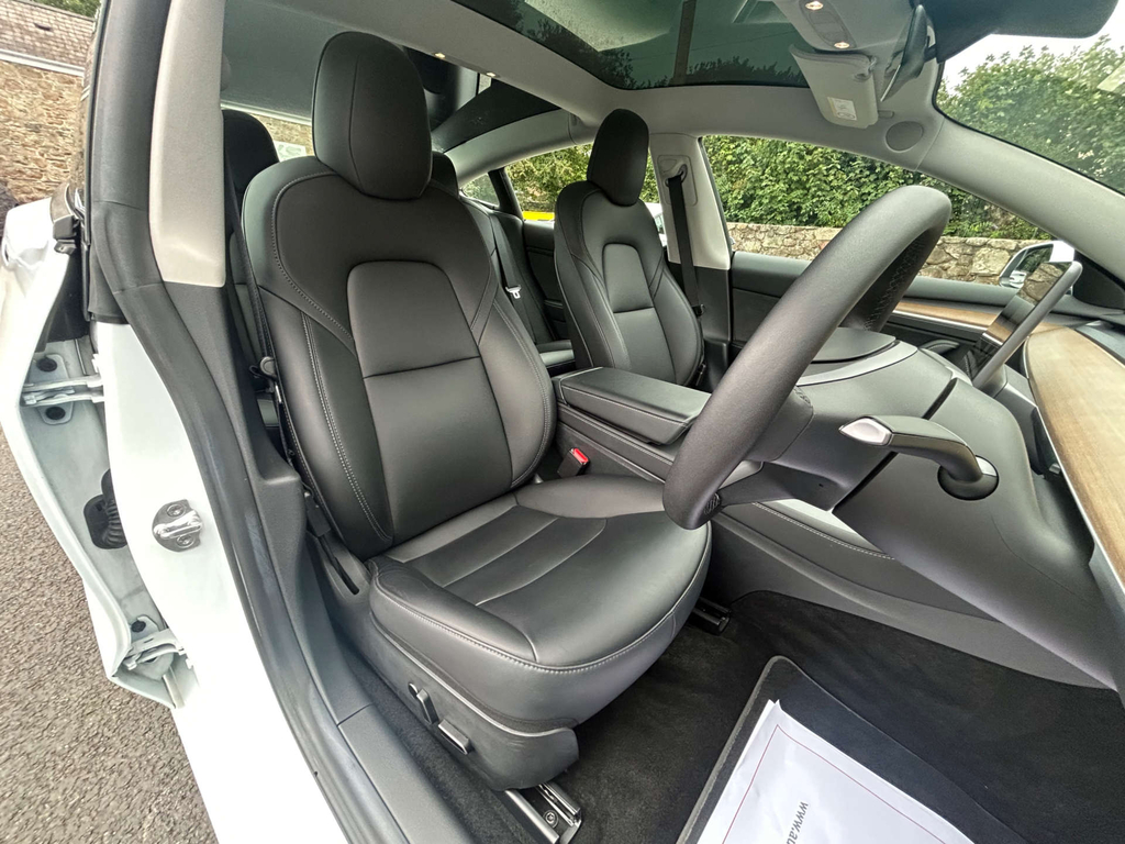 Tesla Model 3 Saloon Rwd White #6