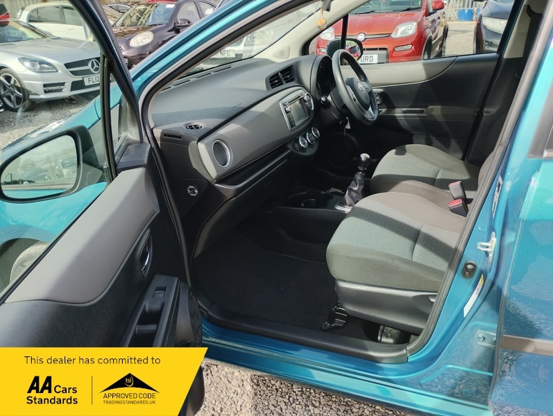 Toyota Yaris Hatchback Grey #14