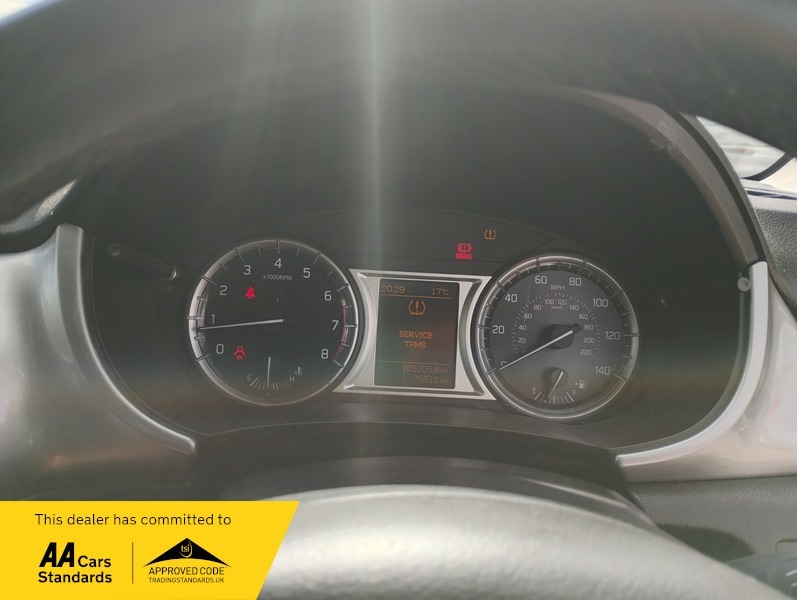 Suzuki Grand Vitara Sz-trear Camerasatnavulez Compliant White #3