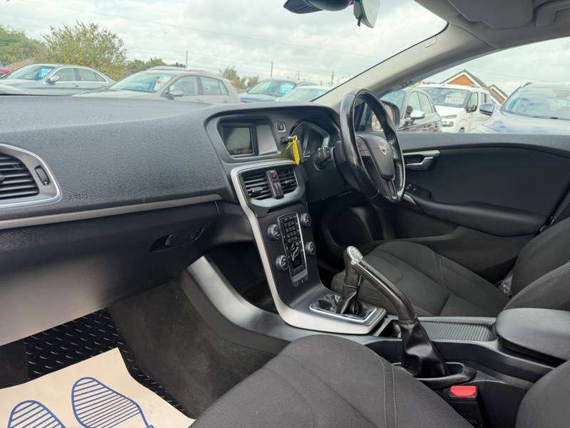 Volvo V40 D2 Es - 2013 63 White #3