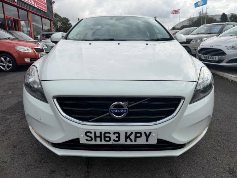 Volvo V40 D2 Es - 2013 63 White #2