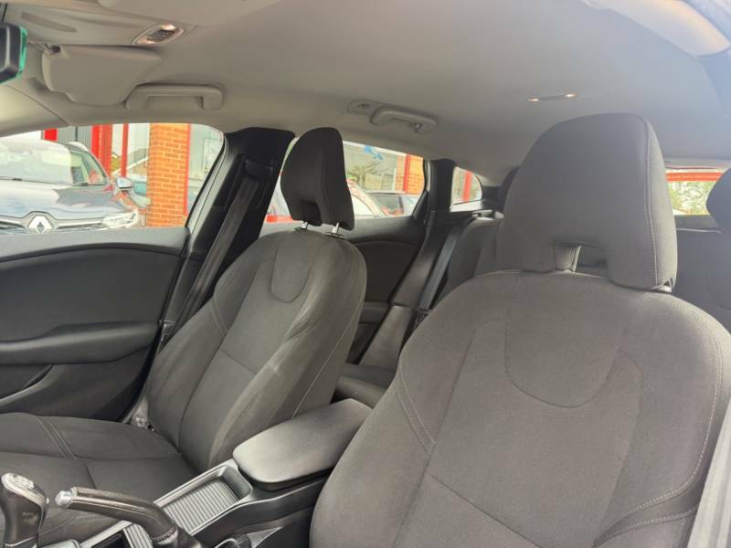 Volvo V40 D2 Es - 2013 63 White #4