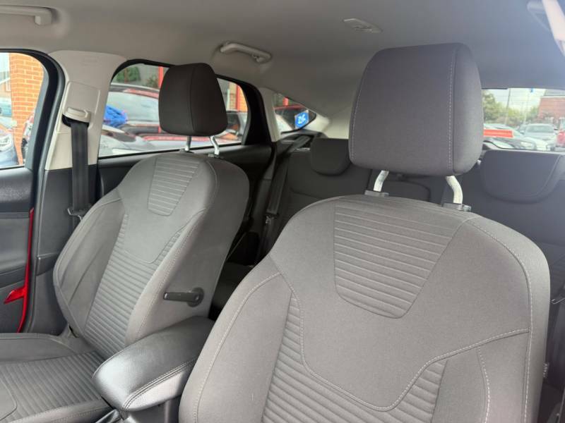 Ford Focus 1.5 Tdci 120 Titanium - 1 Former Keeper - Full SH66KVW Red #4