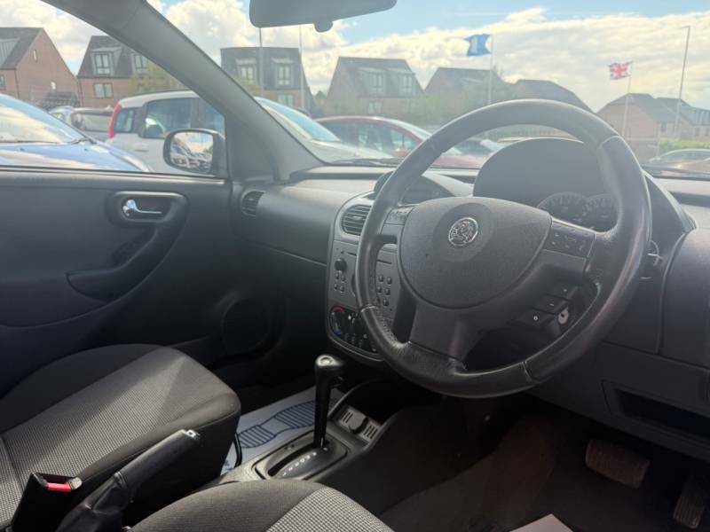 Vauxhall Corsa 1.4I 16V Design Red #12