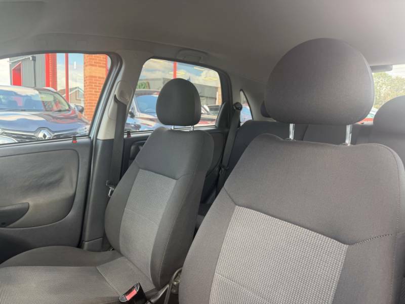 Vauxhall Corsa 1.4I 16V Design Red #4