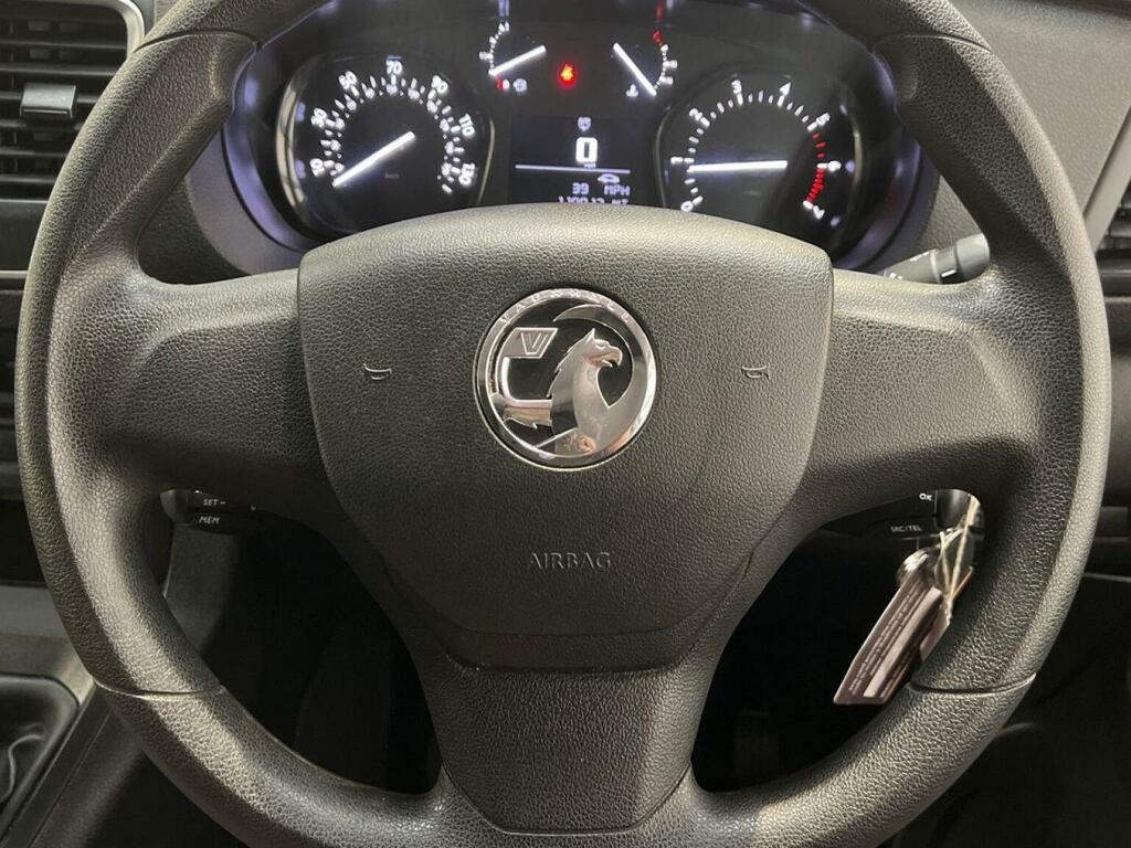 Vauxhall Vivaro Dynamic White #19