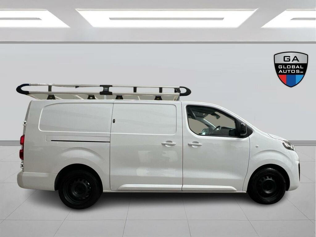Vauxhall Vivaro Dynamic White #9