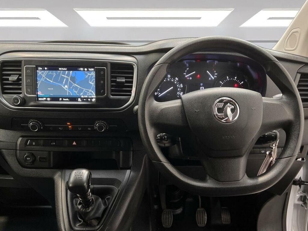 Vauxhall Vivaro Dynamic White #11