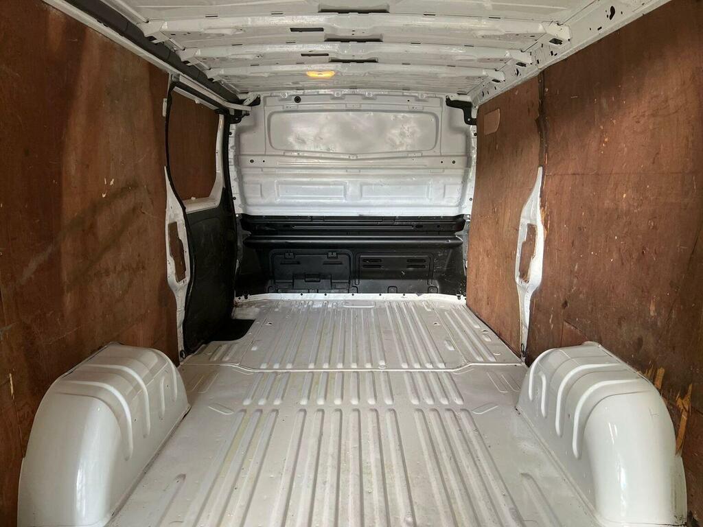 Vauxhall Vivaro Cdti 2900 Panel Van White #15